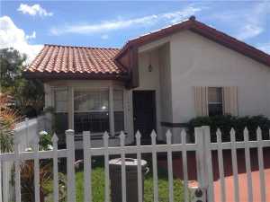 2436 W 73 Pl, Hialeah, FL 33016 photo 1