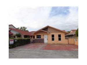 831 W 39 Pl, Hialeah, FL 33012 photo 1