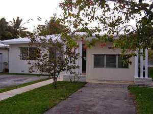 9432 Bay Dr, Miami Beach, FL 33154 photo 1