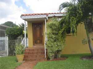 649 E 32 St, Hialeah, FL 33013 photo 1