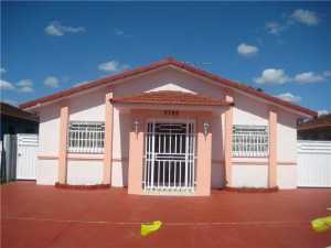 2769 W 70 Pl, Hialeah, FL 33016 photo 1