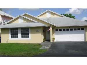 19081 NW 78 Ave, Hialeah, FL 33015 photo 1