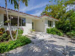 101 Hampton Ln, Key Biscayne, FL 33149 photo 1