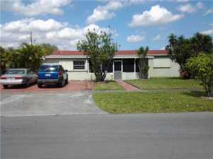 451 W 35 Pl, Hialeah, FL 33012 photo 1