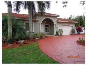 17451 NW 89 Ct, Hialeah, FL 33018 photo 1