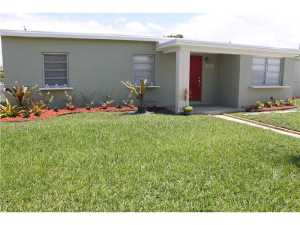 318 W 34 St, Hialeah, FL 33012 photo 1