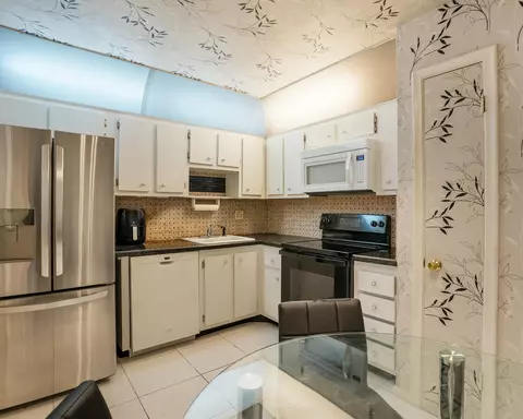 4751 NW 21st St #303, Lauderhill, FL 33313