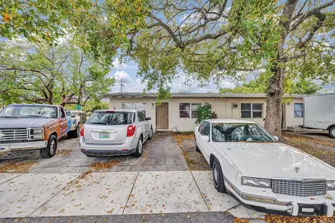 2100 NW 27th St, Oakland Park, FL 33311