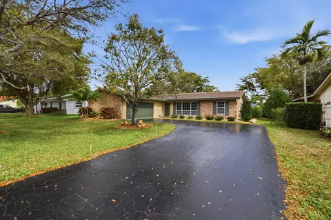 8611 NW 29th Dr, Coral Springs, FL 33065