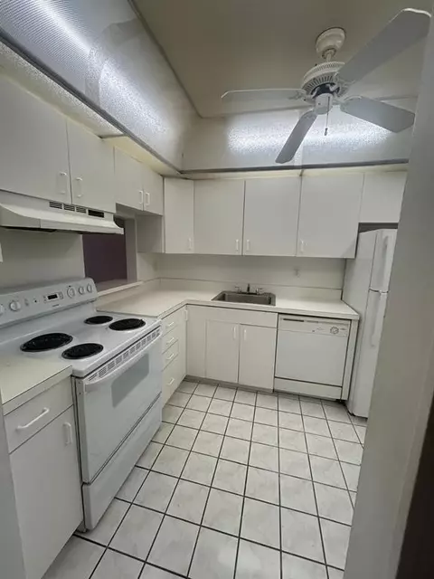 4334 NW 9th Ave #9-2B, Pompano Beach, FL 33064