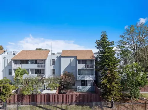 1725 W 60th St #F126, Hialeah, FL 33012