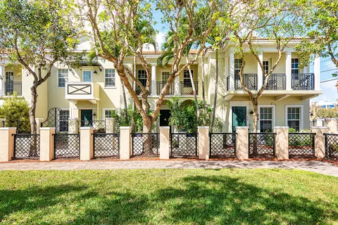 704 NW 83rd Pl, Boca Raton, FL 33487