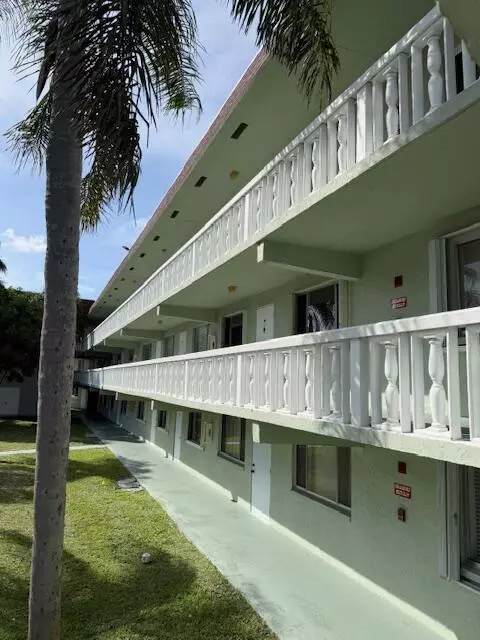 3100 Springdale Blvd #212, Palm Springs, FL 33461