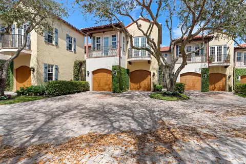 1027 Coralina Ln, Delray Beach, FL 33483