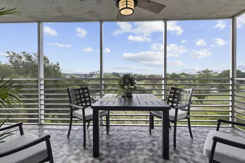 3520 Oaks Way #510, Pompano Beach, FL 33069
