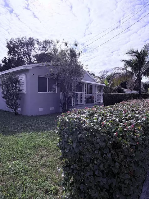 1500 NW 44th St, Miami, FL 33142