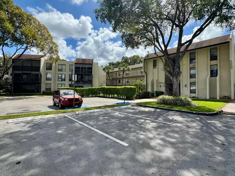 8050 W Mcnab Rd #320, Tamarac, FL 33321