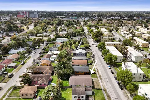 250 NW 83rd St, Miami, FL 33150
