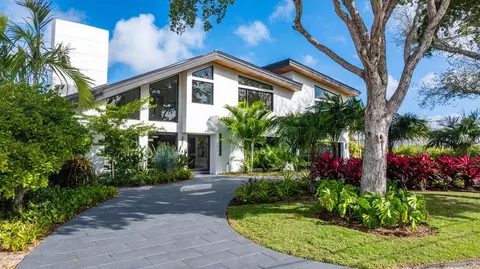 3001 NE 52nd St, Lighthouse Point, FL 33064