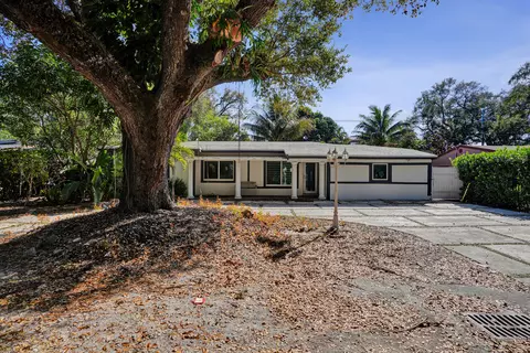 640 NE 160th St, Miami, FL 33162