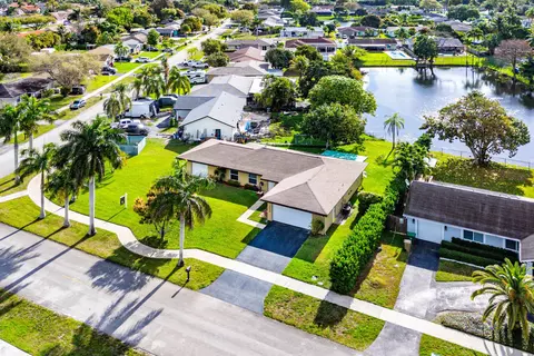 1000 SW 127th Ter, Davie, FL 33325