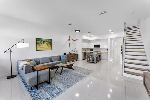 1482 NE 34th St, Oakland Park, FL 33334