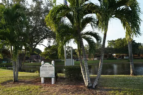 1916 19th Ln, Palm Beach Gardens, FL 33418
