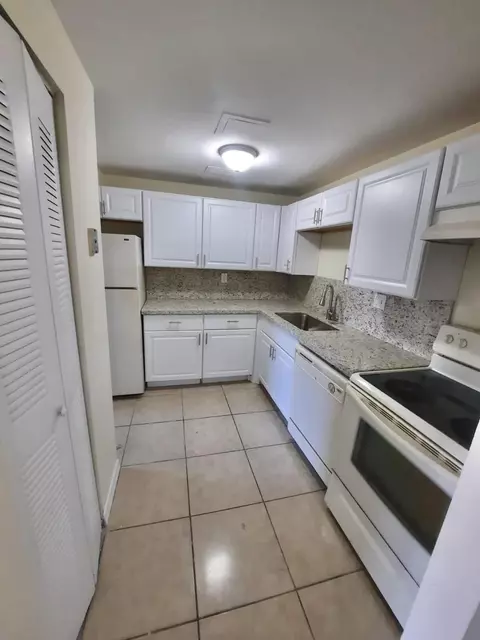 409 Executive Center Dr #208, West Palm Beach, FL 33401