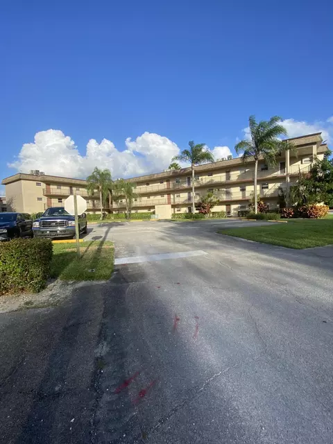 715 Lori Dr #302, Palm Springs, FL 33461