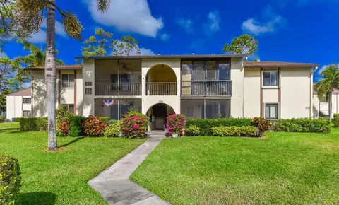 305 Knotty Pine Cir #D-2, Greenacres, FL 33463