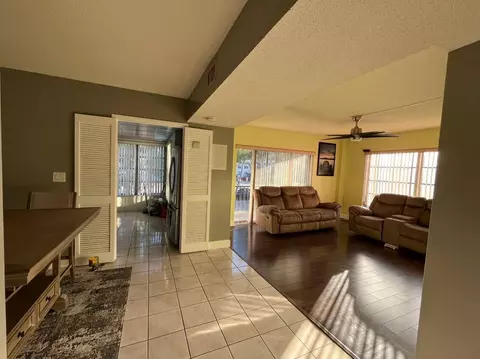 4170 Inverrary Dr #211, Lauderhill, FL 33319