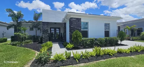 10639 Vineyard Dr, Port Saint Lucie, FL 34987