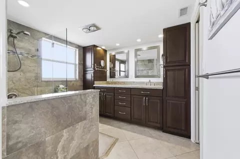 Bath - 3000 NE 48th Ct #406, Lighthouse Point, FL 33064 photo 1 of 3