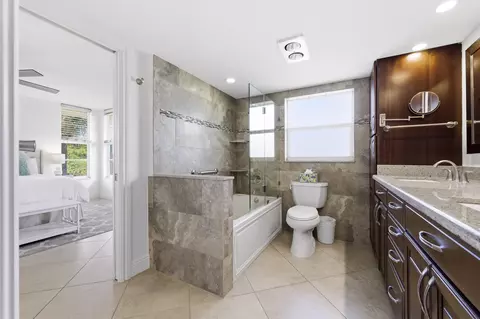 Bath - 3000 NE 48th Ct #406, Lighthouse Point, FL 33064 photo 2 of 3