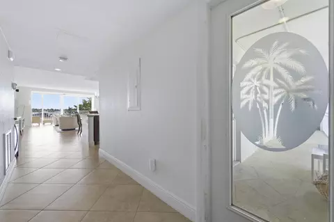 Entry Way - 3000 NE 48th Ct #406, Lighthouse Point, FL 33064 photo 2 of 3