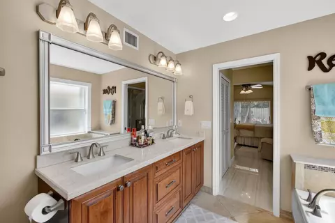 Bath - 151 St Michaels Ct, Jupiter, FL 33458 photo 2 of 8