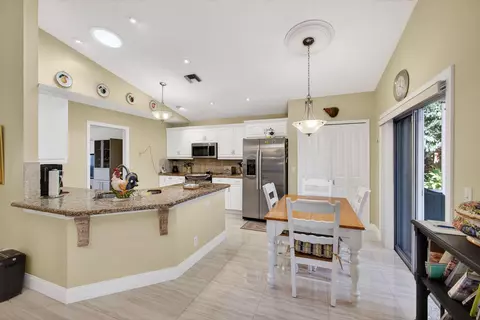 Kitchen - 151 St Michaels Ct, Jupiter, FL 33458 photo 6 of 6