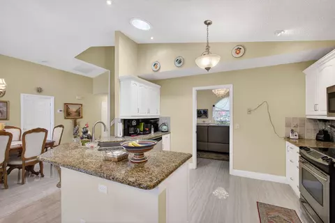 Kitchen - 151 St Michaels Ct, Jupiter, FL 33458 photo 5 of 6