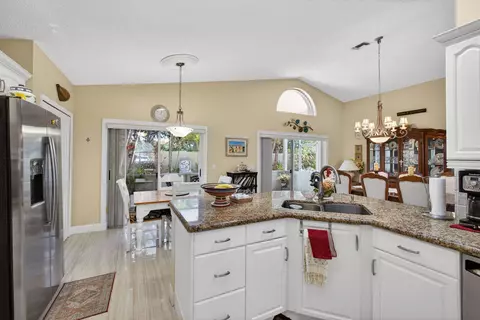 Kitchen - 151 St Michaels Ct, Jupiter, FL 33458 photo 4 of 6