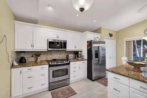 Kitchen - 151 St Michaels Ct, Jupiter, FL 33458 photo 3 of 6