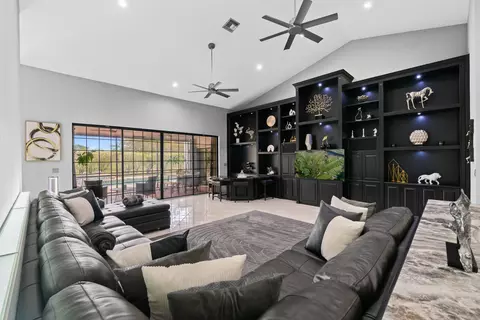 8505 NW 77th St, Tamarac, FL 33321