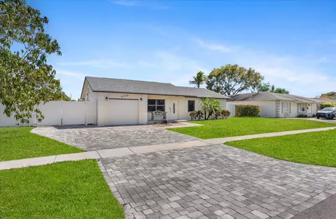 9750 Alaska Cir, Boca Raton, FL 33434