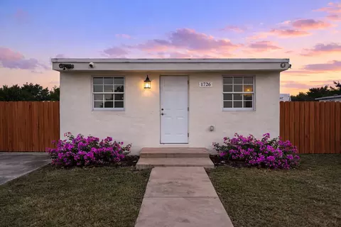 12130 SW 215th St, Miami, FL 33177