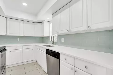 10249 N Military Trl #201, Palm Beach Gardens, FL 33410