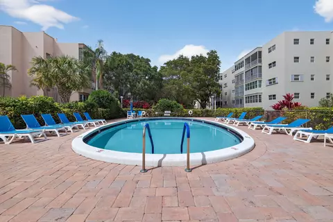 6731 Cypress Rd #402, Plantation, FL 33317