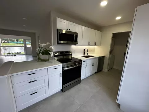 316 Cape Cod Cir, Greenacres, FL 33467