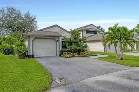 2474 Bedford Mews Dr, Wellington, FL 33414