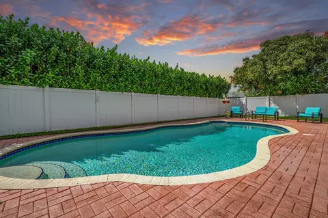 10090 SW 16th Pl, Davie, FL 33324