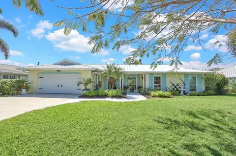 225 Orange Tree Dr, Atlantis, FL 33462