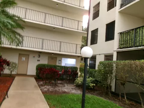 6190 Woodlands Blvd #309, Tamarac, FL 33319